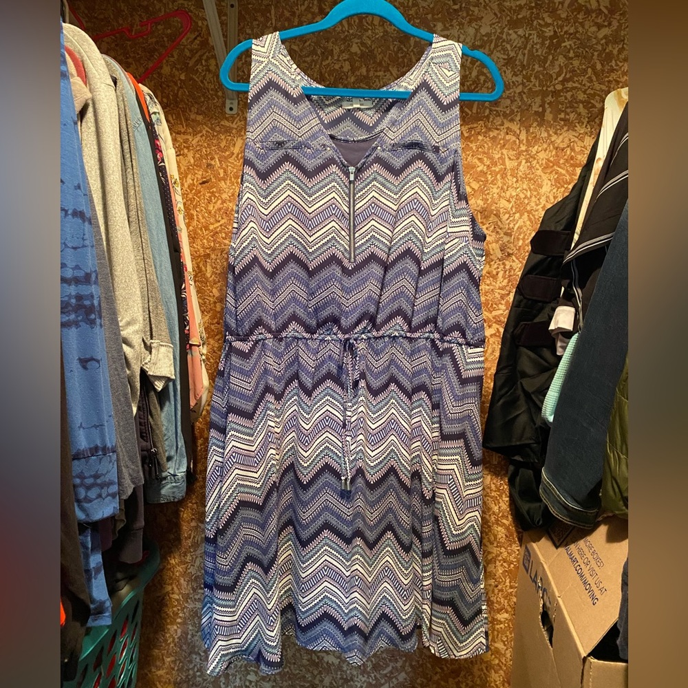 EUC Maurices 2 2x blue chevron drawstring dress